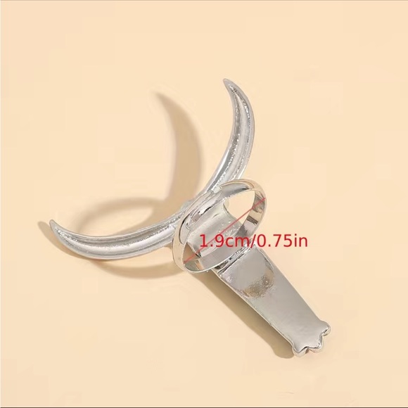 Western Style Exaggerated Bullhead Silver and Turquoise Ring - Picture 2 of 5